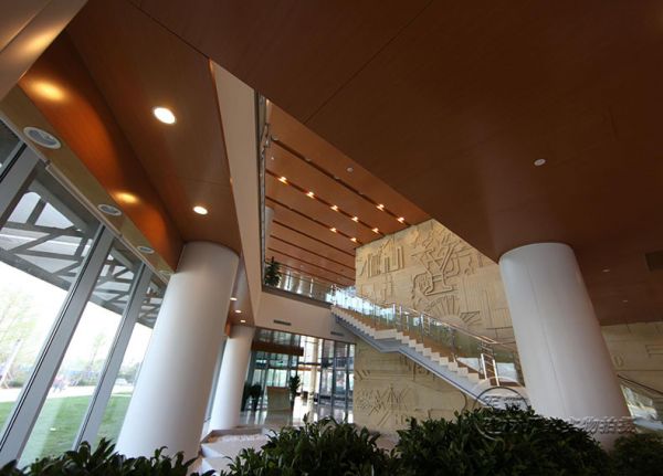 【軍霸建材】鋁單板廠家對價(jià)錢的定位如何？